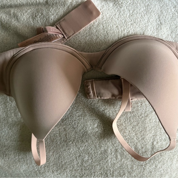SKIMS Fits Everybody Scoop Plunge Bra in Nude/Mica 34B NWOT - Picture 4 of 9
